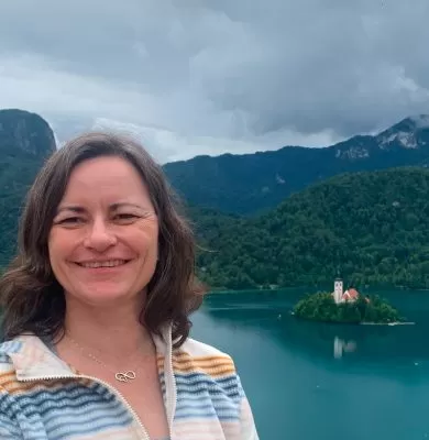 Headshot of Sasa Janhar, travel advisor at Travel Adventures Unlimited in Walnut Creek & San Francisco, CA